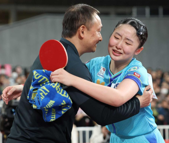 必一运动官方网站-张本美和与父亲泪洒当场！17岁创5纪录成日乒首人 日媒：她的时代到来|日本|锦标赛|全日本锦标赛|决赛|早田希娜_新浪体育_新浪新闻