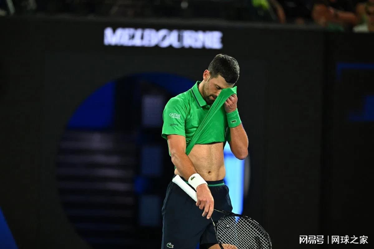 必一运动网页版-德约泄愤险些击中球童，主裁网开一面才避免被再次判负