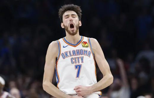 雷记：切特能排进DPOY评选的前两名，他今日是统治级别的